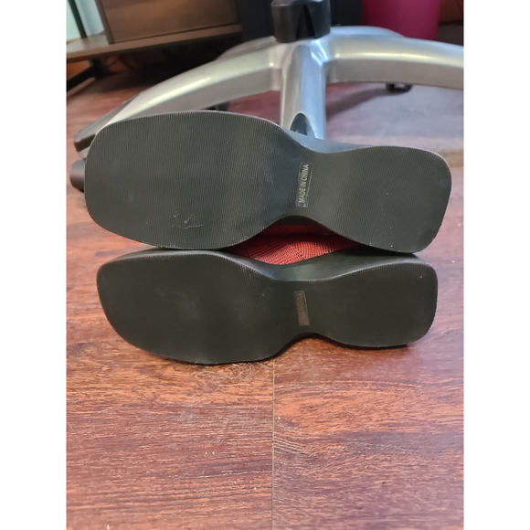 Womens Bee Fly Red loafers size 6 - Picture 5 of 5